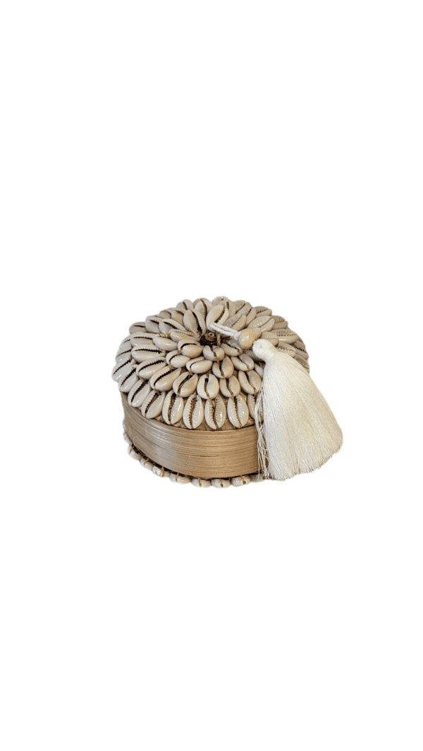 bamboedoosje met kauri schelpen