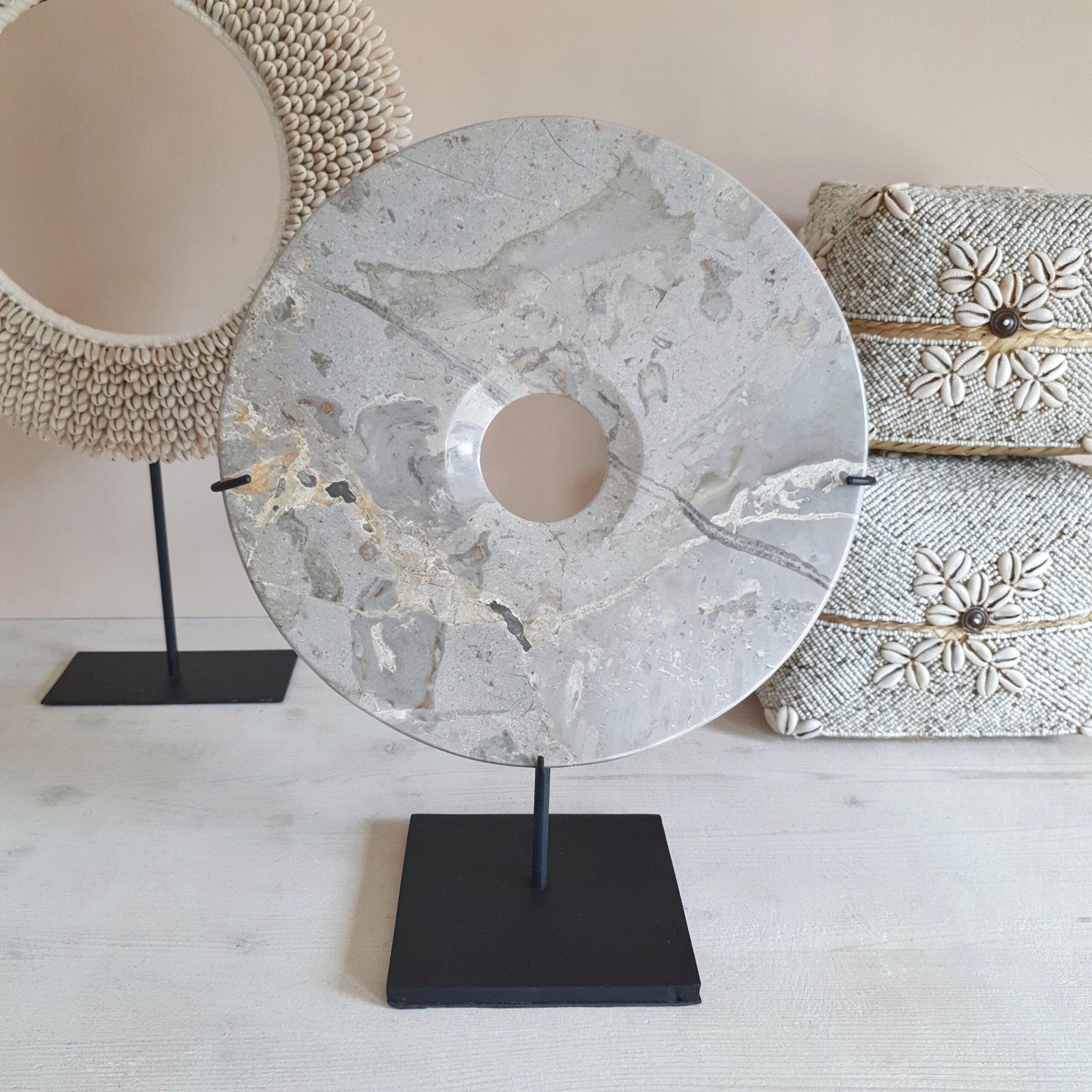 marmeren schijf op standaard