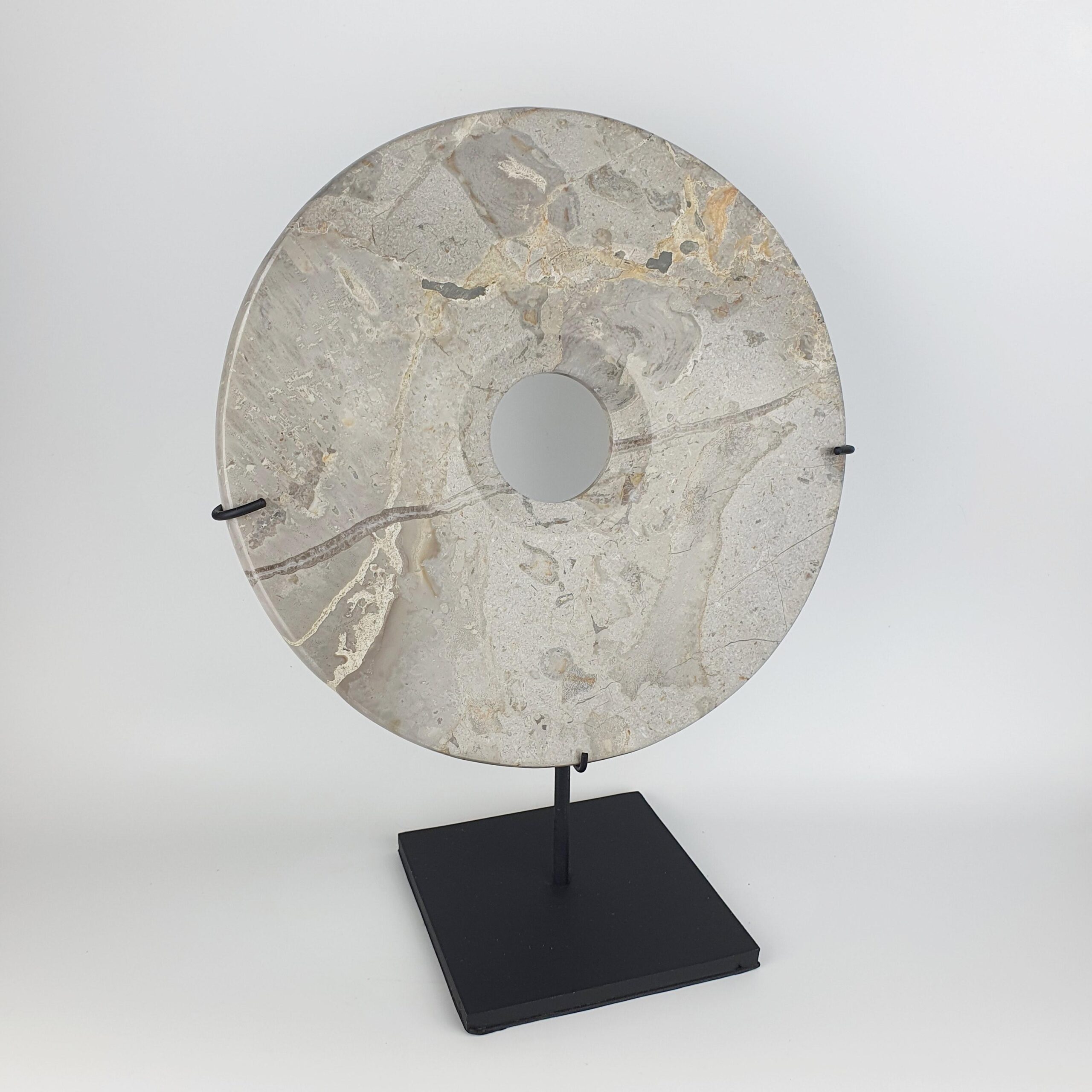 marmeren schijf op standaard