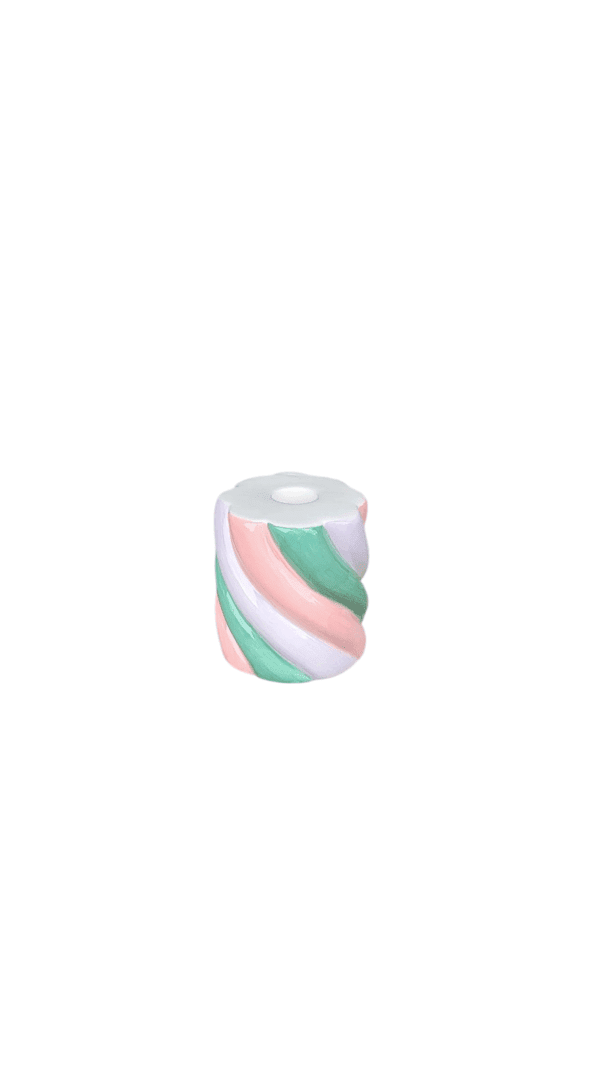 Keramieken kandelaar in marshmallow-vorm met pastelkleuren roze, groen, wit en lila – speelse kaarshouder