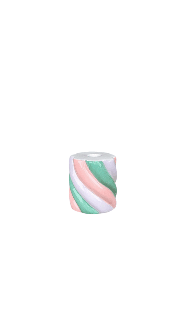 Keramieken kandelaar in marshmallow-vorm met pastelkleuren roze, groen, wit en lila – speelse kaarshouder