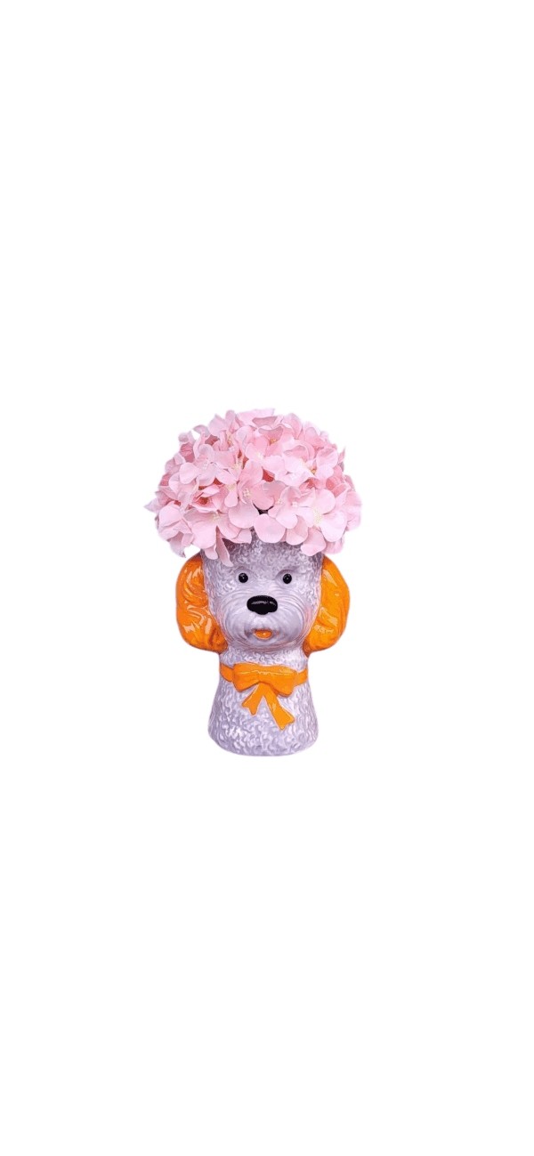 Keramieken bloempot of vaas in de vorm van een hondje met lila vacht en oranje details, 20 cm hoog