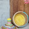 Kleurrijk mandje met deksel uit Senegal – 28 cm hoog, 21 cm diameter
